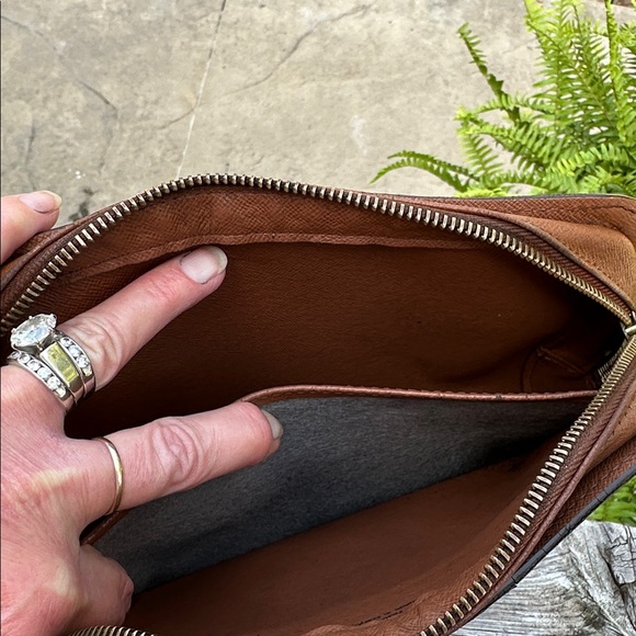 Louis Vuitton Monogram Pochette Orsay Clutch 
Date Code AR0997
9” x 7” x 2” - Picture 10 of 13